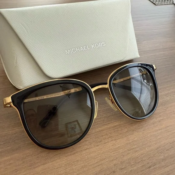 EUC Michael Kors Women's Adrianna - Picture 5 of 8